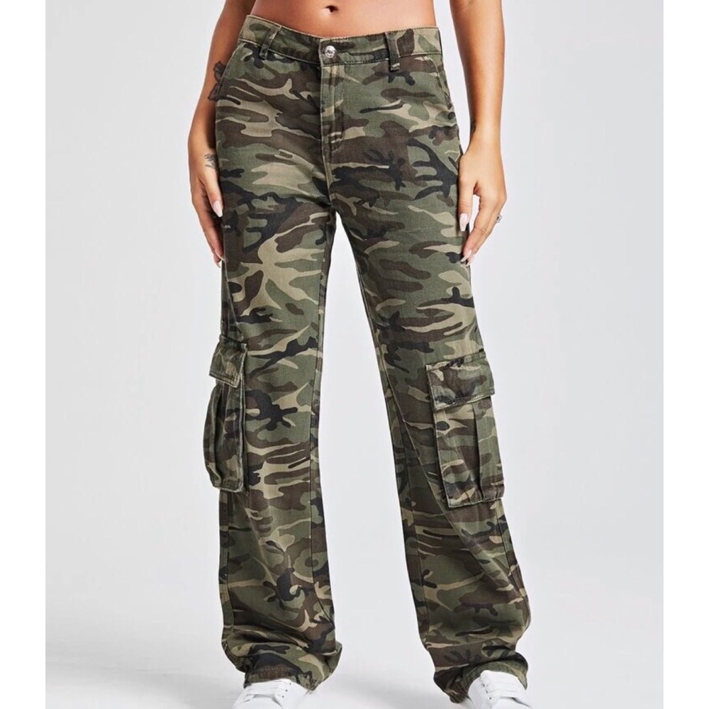 SHEIN Camo Print Cargo Jeans